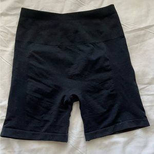 Aurola workout short